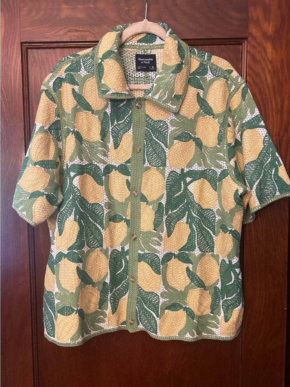 NWT Abercrombie & Fitch Short Sleeve Knit Citrus Lemon Print Button Down Top M